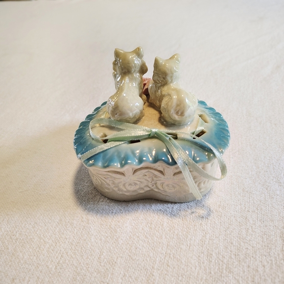 Heart-Shaped Ceramic Trinket Box with Cats - Picture 4 of 8